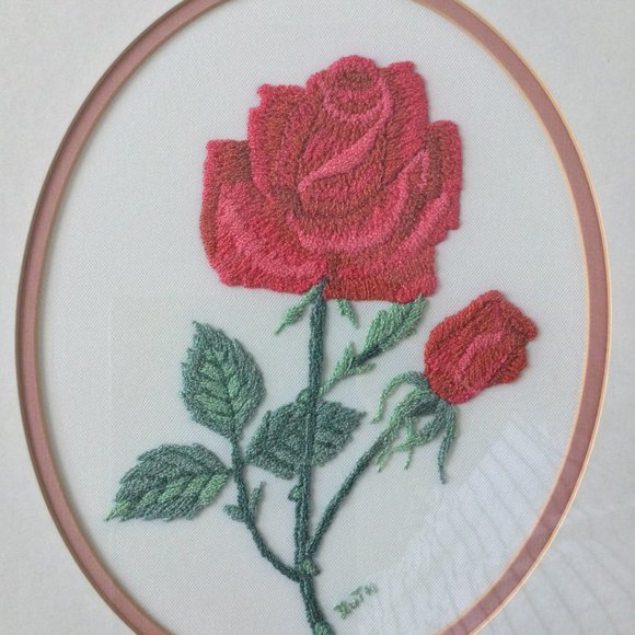 Hand embroidered embroidery yarn art wall hanging red rose framed signed - Picture 4 of 4